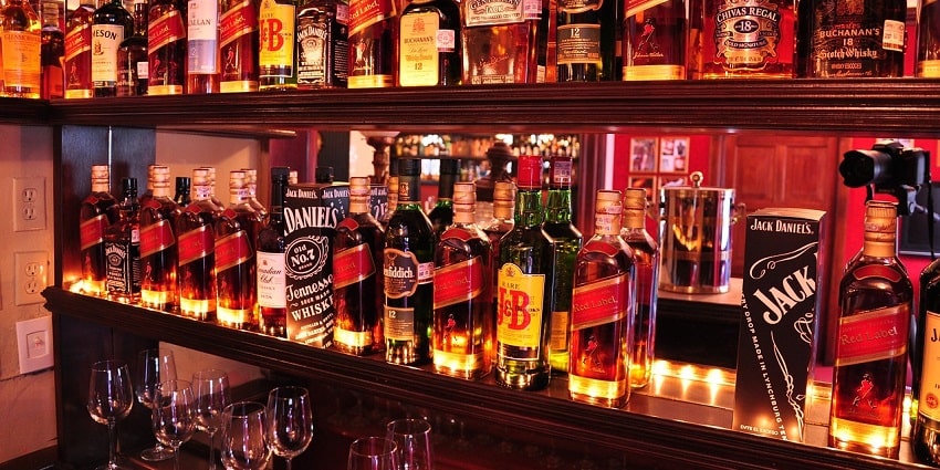 Ombak Bar is one of the top spots on the islands to enjoy Gili Trawangan nightlife.