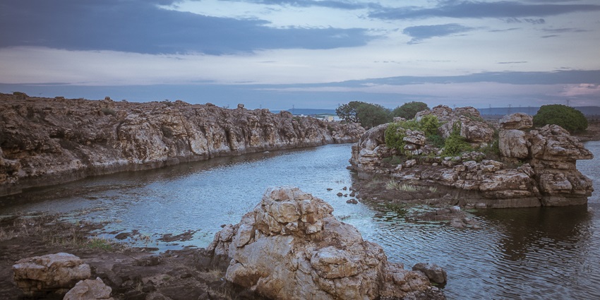 Oravakallu Rock Garden is a 1000-acre sculpture garden made out of rock sculptures.