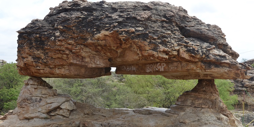 Oravakallu Rock Gardеn are a natural wonder of rock formation and natural ponds.