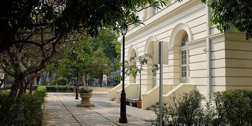 Tourists must consider some other factors like average cost and budget before the trip.