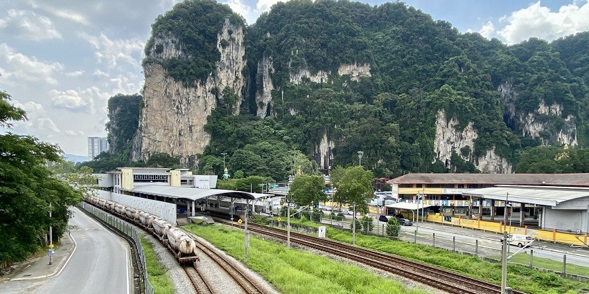 Tourists can consider some important factors for a hassle-free experience during the trip.