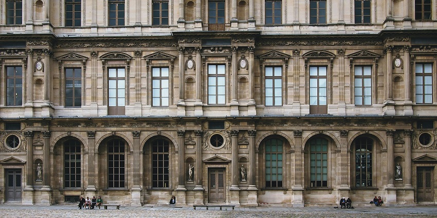 Visit this museum during the winter season to experience the cool weather and clear skies
