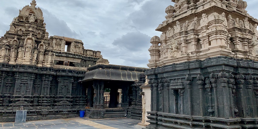 Srivari temple organises various types of pujas and darshans everyday depending on pilgrims preferences