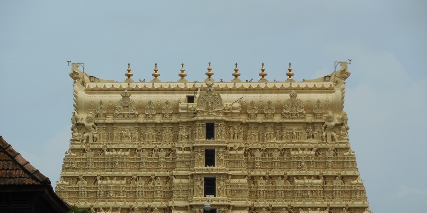 Seeking blessings is one of the best things to do in the Padmanabhaswamy Temple.
