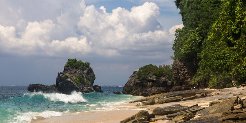 Padang Padang Beach is one of the breathtaking destinations in Bali with steep cliffs