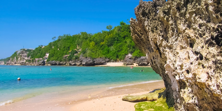 Padang Padang Beach in Bali is characterised by crystal-clear turquoise seas & clear sand