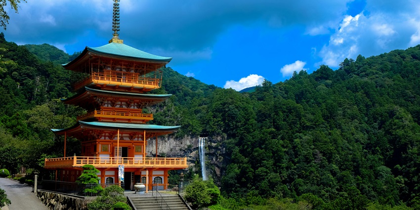 The architectural beauty of pagoda-style Manu temple - one of the best Himachal Temples to visit.