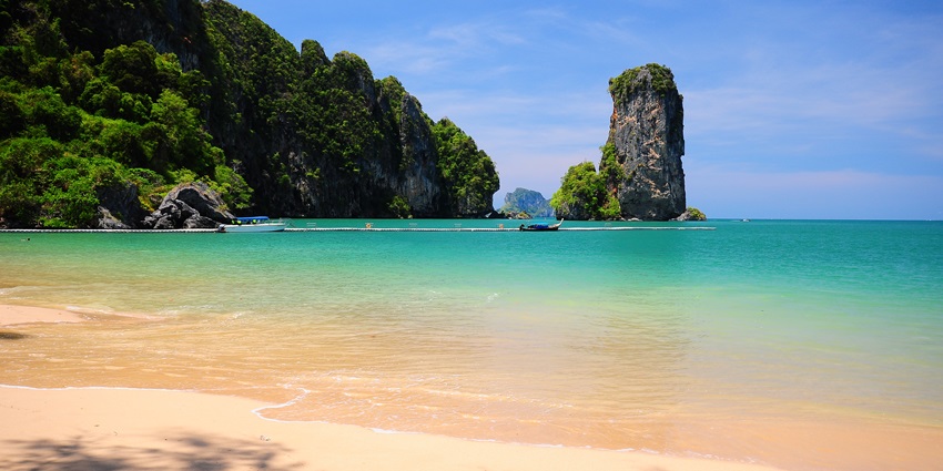 One of the top offbeat places in Thailand is Pai with its azure waters and pristine sands.