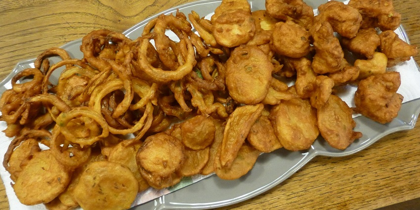 Adding pakoras to your list of the best food in Ranchi is a must for every gastronome.