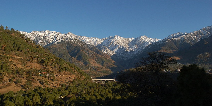 Snapshot of a clear snowy mountain peak from the hilltop of Palampur valley