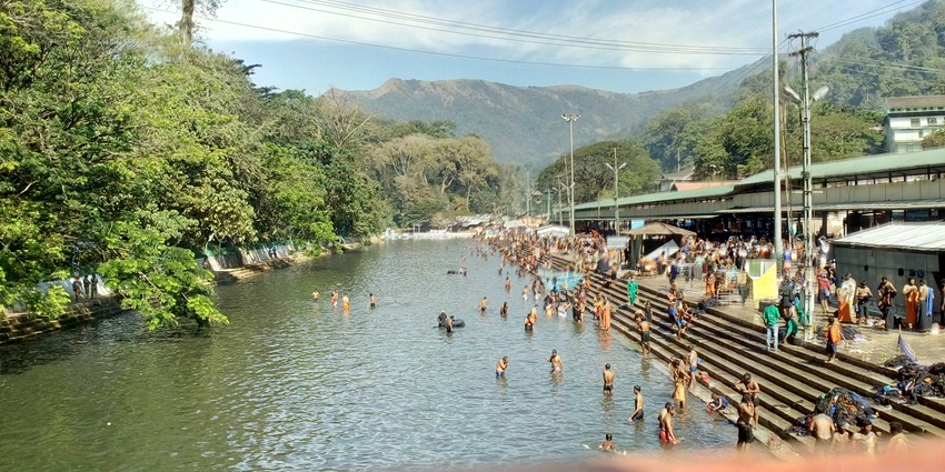 Chalakayam route is another Sabarimala traditional trekking path towards the temple.