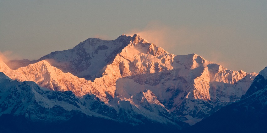 You can witness breathtaking views of Kanchenjunga from this village of Singhik.