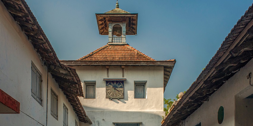 Paradesi Synagogue is one of the most unique and significant places to visit for all.