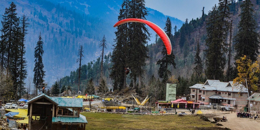Solang valley is one of the perfect places for Manali trip in June for adventure lovers