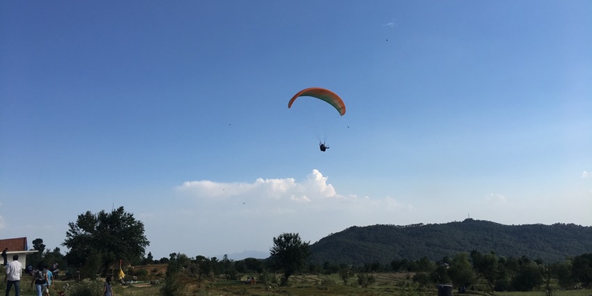 Bir Billing is the best place to visit in Himachal in may for adventure and thrill seekers