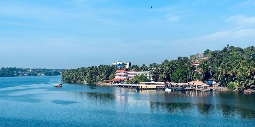 Explore the stunning design of the sacred Parassinikadavu Sree Muthappan Temple.