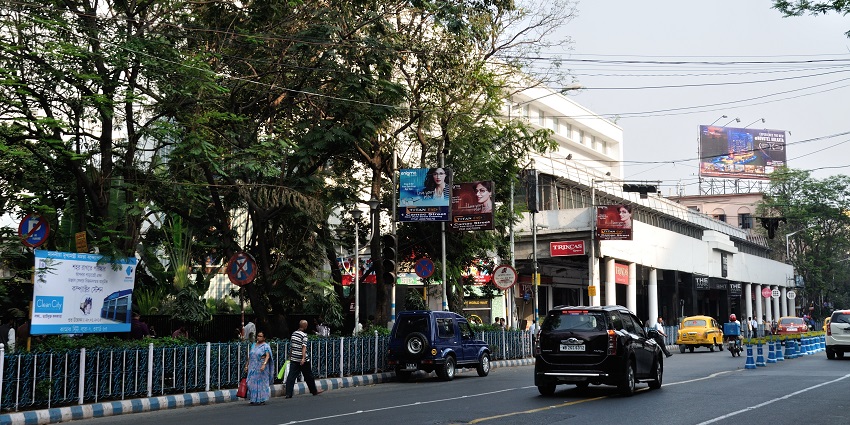 The park street is one of the most happening places for street shopping in Kolkata.