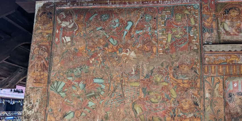 A picture of a historical carving inside the Parumala Valiya temple depicting a battle scene