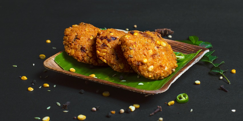 Savour South Indian delicacies like Paruppu Vadai and more at the restaurants near this temple