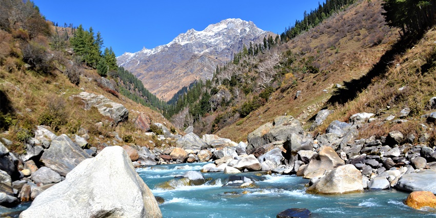 Parvati River near Glacier Point - one of the places to visit in kasol in August.