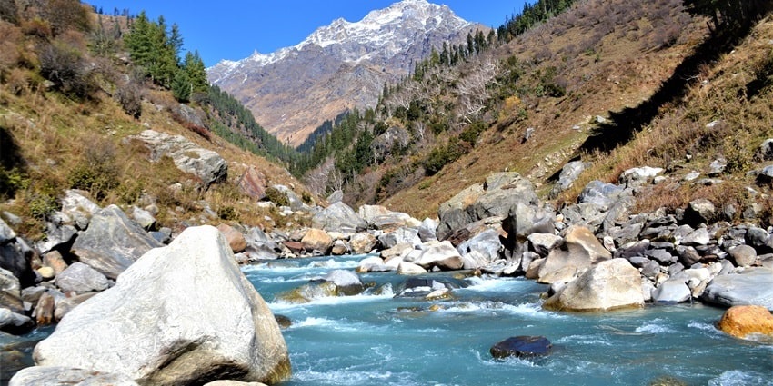 Parvati river following through the Parvati ranges of Manali in Himachal