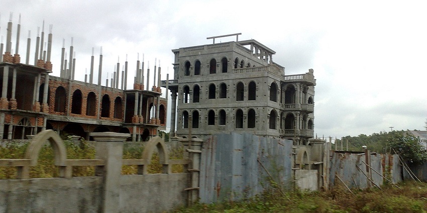 One of the most haunted places in Bihar, this decaying house amplifies the eerie ambiance.
