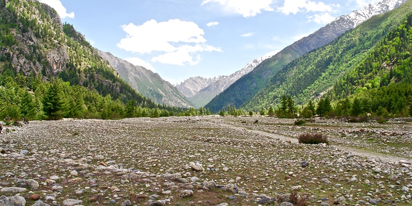 Pattan has a beautiful valley with a famous temple nearby which is worth visiting