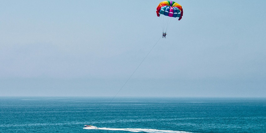 Enjoy paragliding in Thailand at a distance of about 147 km from Bangkok in Pattaya.