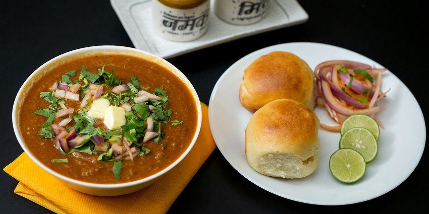 Pav Bhaji with diced onions and sprinkled lemon makes for a great lunch option.