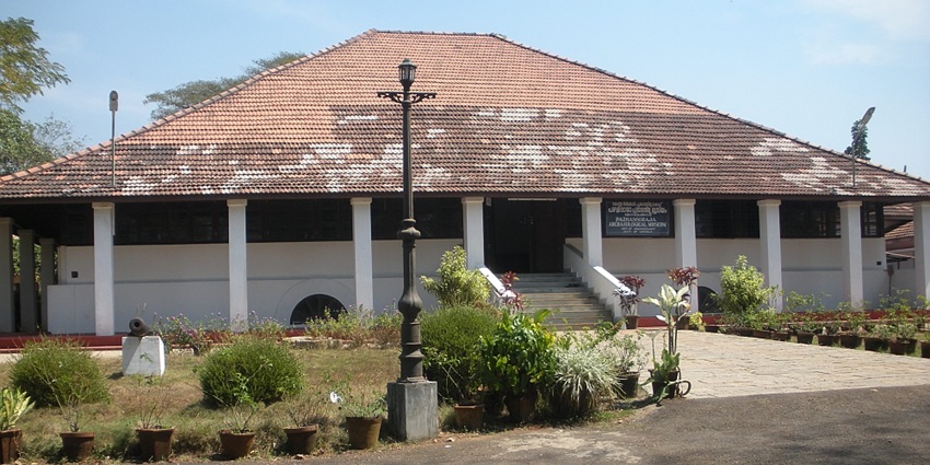 Colonial-era bungalow with red roof and white pillars, housing the Pazhassi Raja Museum