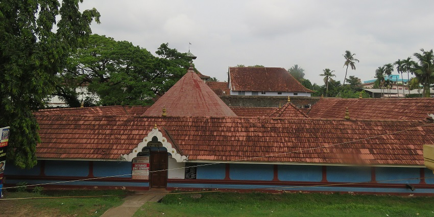 Pazhayannur Bhagavathi Temple in Mattancherry with traditional façade and cultural charm