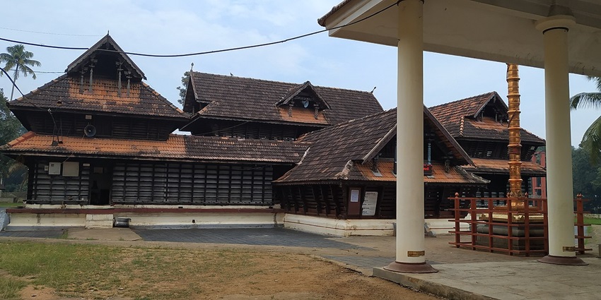 Pazhoor Perumthrikkovil near Areekkal waterfalls is an ancient Shiva temple famed for its Kerala-style stone carvings