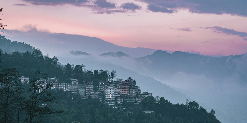 A scenic view of Pelling that offers an exciting experience of bungee jumping in Sikkim.