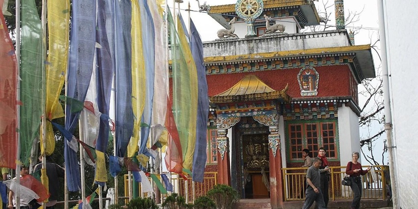 This monastery, with a magnificent three-dimensional model of Buddhist cosmology, is an important attraction.