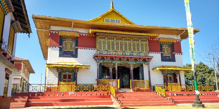 Pemayangtse Monastery's museum displays old items, such as royal clothes, special masks, and old religious texts.