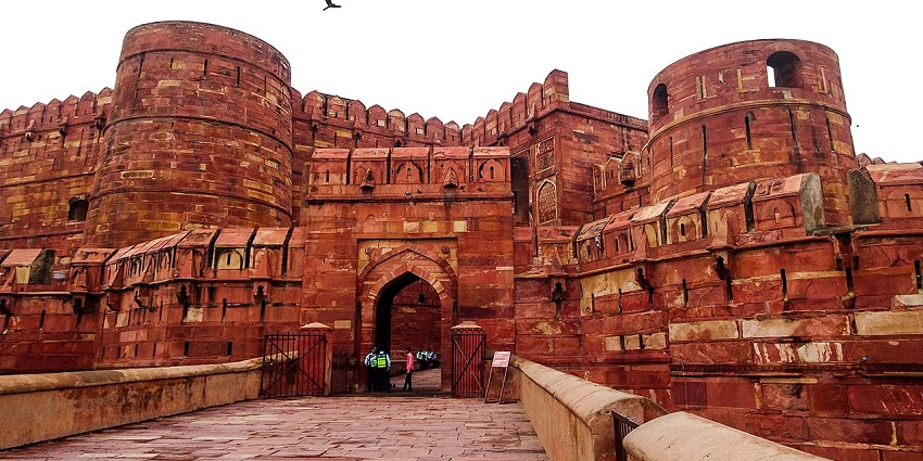 Visit the Penukonda Fort, a grand fort, with vast historical elements and mosques