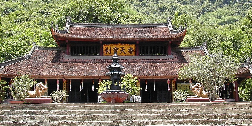 Pay tribute to Perfume Pagoda which is one of the famous temples in Hanoi Vietnam.