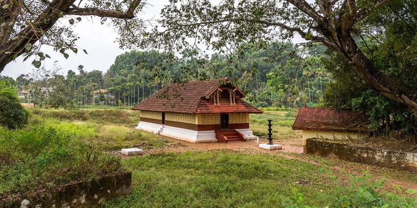 A picture of a traditional Hindu temple in Palakkad with intricate wall carvings