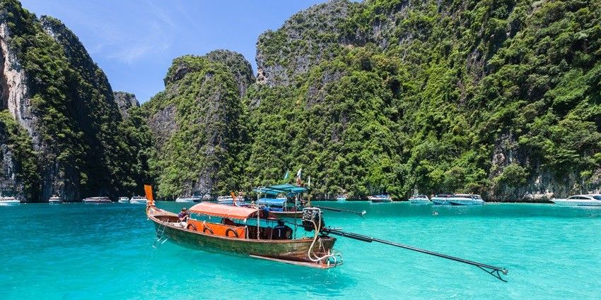 Phi Phi islands have a vibrant nightlife along with budgeted guest houses and luxury resorts.