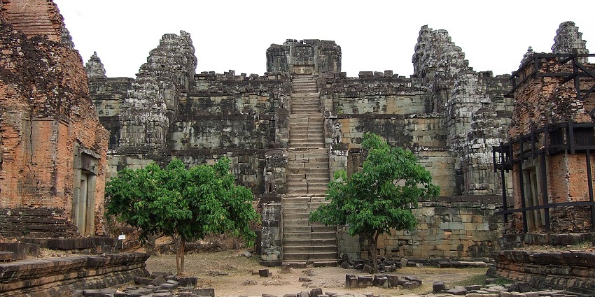 Learn about the history of Phnom Bakheng which is a place to visit near Angkor Wat.