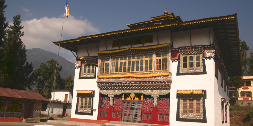 This monastery, with a golden roof and detailed paintings, is amazing among the monasteries in Gangtok.