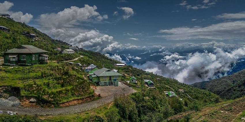 The backdrop of Maenam Wildlife Sanctuary renders picturesque spots for people who love photography.