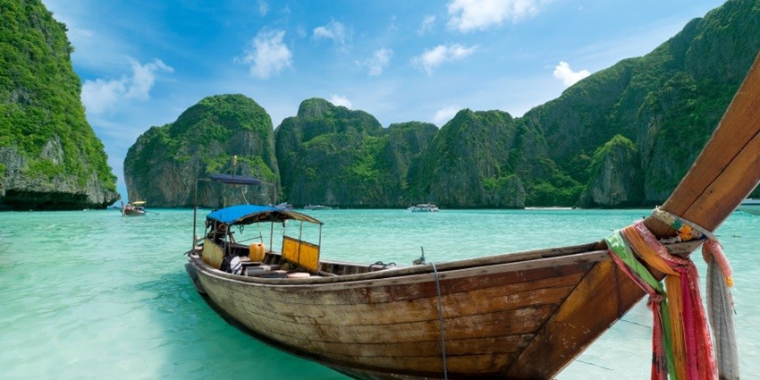 This place offers some of the most picturesque sights of aquatic wildlife whilst scuba diving