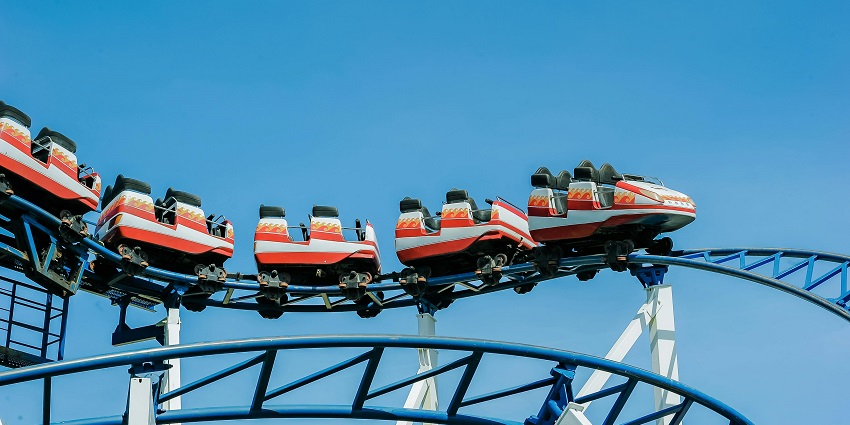 View thrilling rides and the alluring mascots in the cultural theme park in the city of Phuket