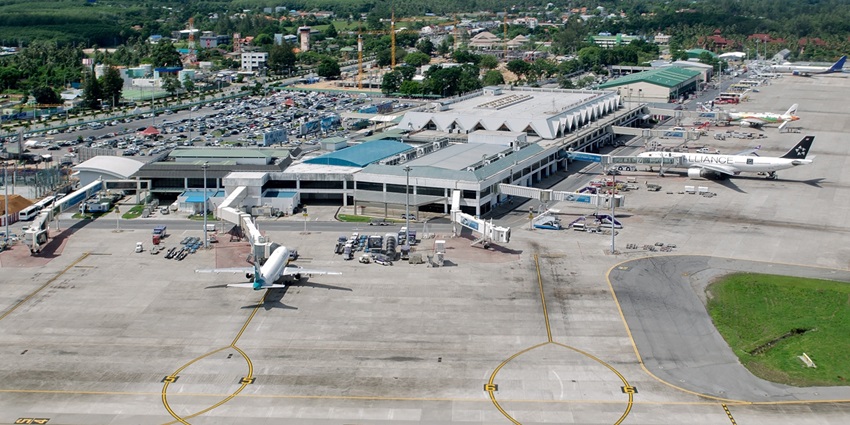 This airport renders an exciting opportunity to feel the power of the jet engines as planes pass overhead.