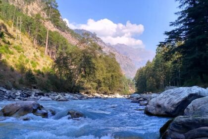 Nature park of Kasol is the ideal destination for tourists to have a picnic with family and friends