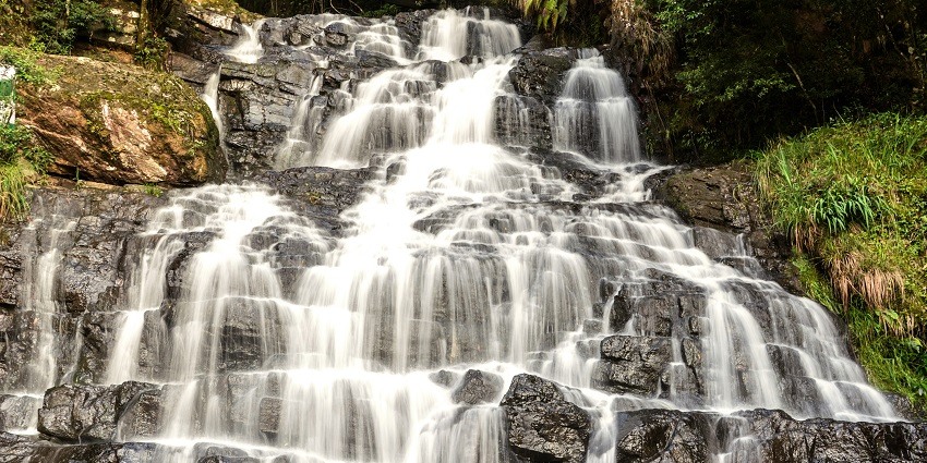 This waterfall offers a ideal getaway from the bustling city life right into nature's embrace
