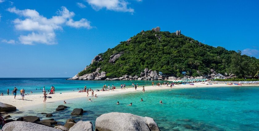 Koh Tao scuba diving is a divers dream some true, with the turquoise waters and vibrant coral reefs