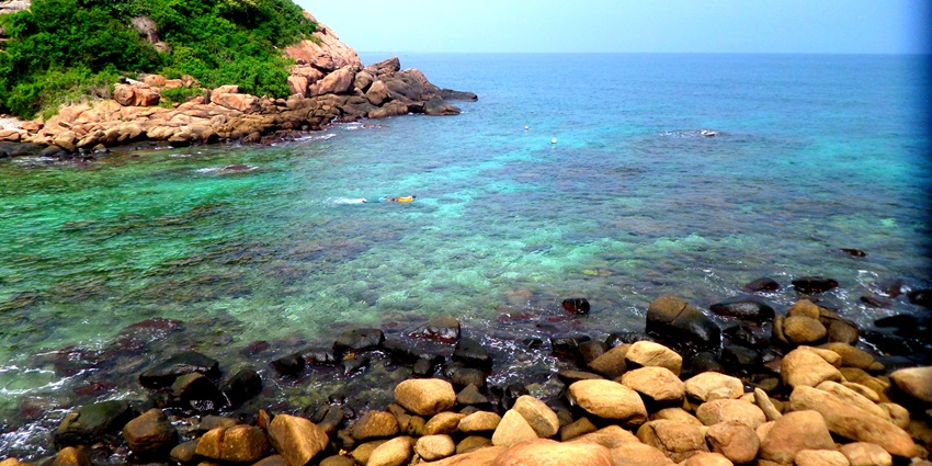 Pigeon Island is one of the most beautiful national parks near Nilaveli Beach.