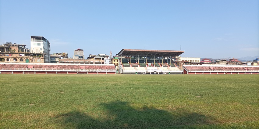 Showcasing a spacious field with players in action, surrounded by scenic landscapes.